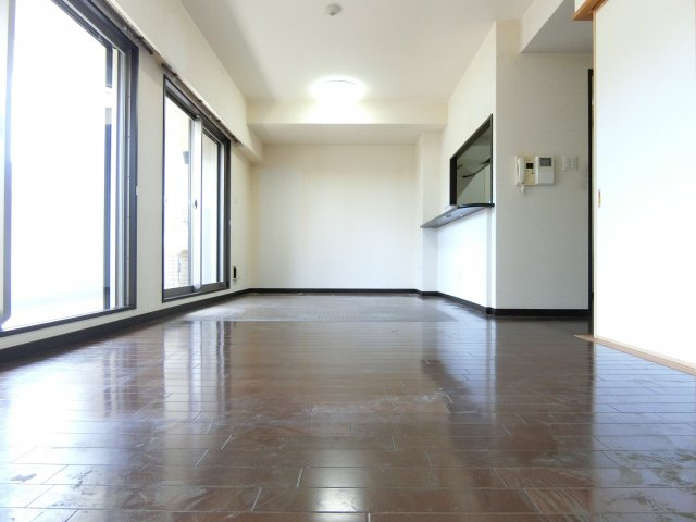 ルナコート富田林の居間・リビング