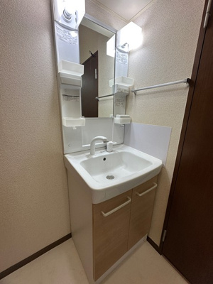 【洗面所】 | ソレアード八千代 | 洗髪洗面化粧台で忙しい朝にも寝癖の付いた頭にも優しい☆お化粧するときにも大活躍です♪