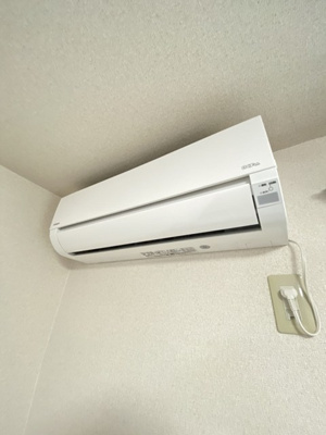 【設備】 | ソレアード八千代 | 暑い夏や寒い冬に大活躍！リビングダイニングキッチンにあるエアコンです☆冷暖房完備で1年中快適に過ごせます♪