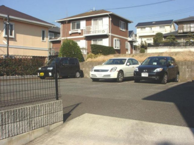 【駐車場】 | ソレアード八千代 | いつでも目の届く敷地内に駐車場があります♪荷物がかさばりがちなお買物にも、敷地内駐車場があると便利ですよね☆