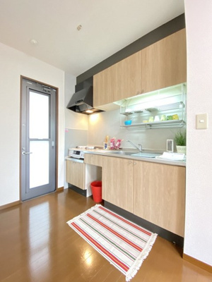 【キッチン】 | ソレアード八千代 | キッチンには勝手口があります♪ご自身でお好みのガスコンロを設置いただけます☆場所を取るお鍋やお皿もたっぷり収納できてお料理がはかどります！