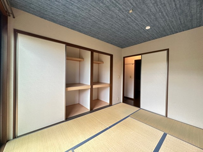 【寝室】 | ソレアード八千代 | 南西向き和室6帖☆押入れと収納スペースがあります♪寝具をすっきり収納できるので和室は寝室にもオススメ☆