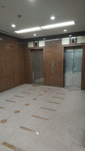 イワサワビルのエントランス