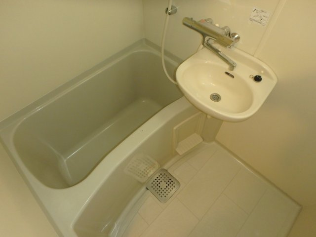 コンフォールの浴室|岡山市北区下中野　コンフォール　1K　風呂