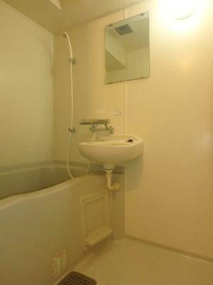 【浴室】 | コンフォール | 岡山市北区下中野　コンフォール　1K　風呂