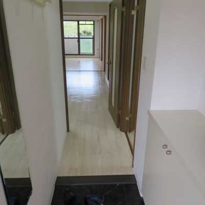 【玄関】 | リヴィエール園田