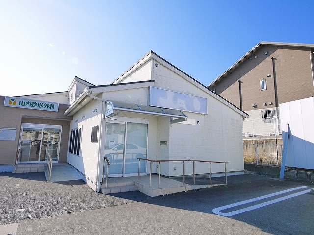中村屋三松貸店舗の外観