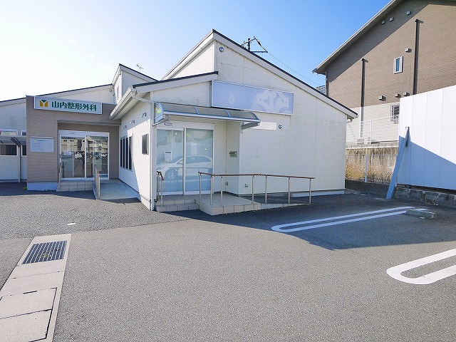 中村屋三松貸店舗の外観