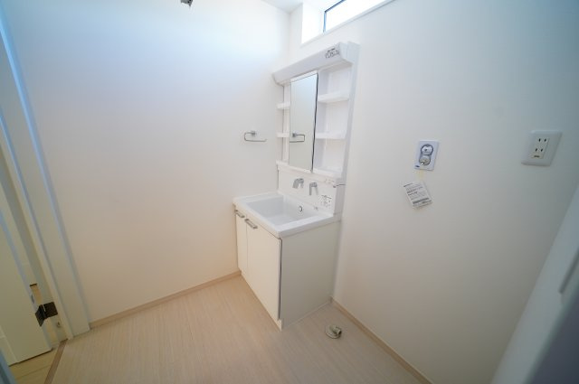 CASA片岡町の独立洗面台