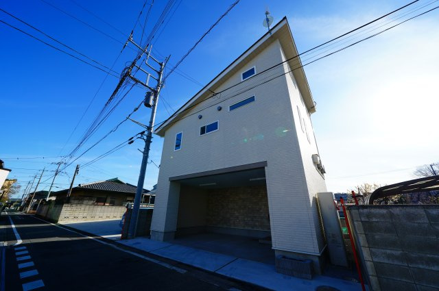 【外観】 | CASA片岡町 | 現地写真　ビルトインガレージの一戸建て！