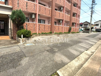 【駐車場】 | ラナ・パラッツォ | 駐車場に車を止められます