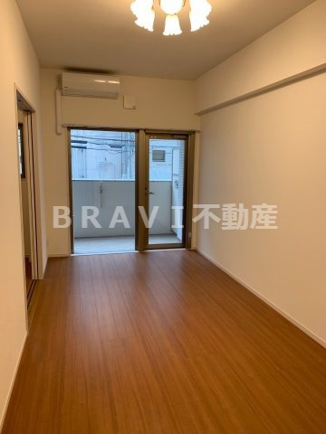 ＪＡＳＰＥＲ御堂筋本町　BRAVI不動産の居間・リビング|【ジャスパ御堂筋本町】使いやすいリビングです