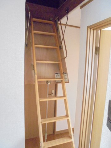 中国分戸建のその他|ロフト階段