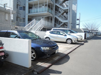 【駐車場】 | コスモ青葉台ウエストヒルズB棟 | 平置き駐車場