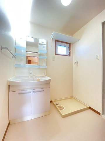 リビングタウン不来方の独立洗面台