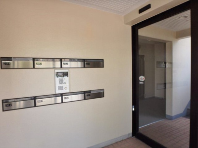 【エントランス】 | バーディハウス茶茶 | オートロック、全8部屋の低層マンション