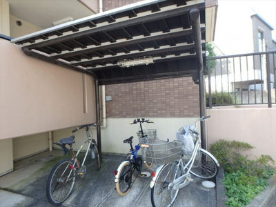 【設備】 | バーディハウス茶茶 | 屋根付き自転車置き場（無料）