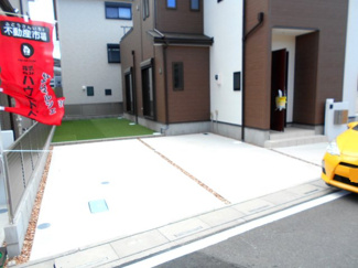 【駐車場】 | 駐車スペースもあります。角地ですっきり。年末年始対応します。さらに価格変更です。お電話下さい。