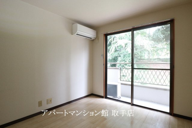 ラフォーレ白山の居間・リビング