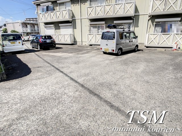 コーポファミールの駐車場