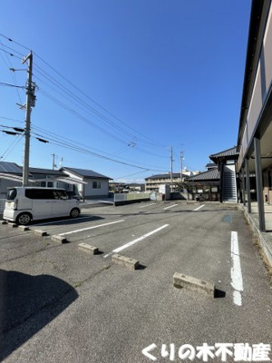 【駐車場】 | 蔵・KATAYAMA B棟 | 車をお持ちの方に嬉しい駐車場付きの物件です