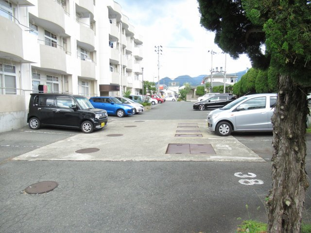 スマイリング桜田の駐車場