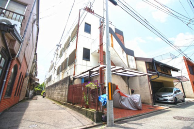 【外観】 | 上京区笹屋町通大宮西入桝屋町　注文建築　建築条件なし　土地 | 東側は通路になっているので、隣家との距離に余裕があります。日当たりや通風が良好です。