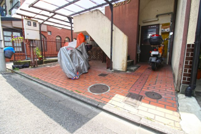 【外観】 | 上京区笹屋町通大宮西入桝屋町　注文建築　建築条件なし　土地 | 前道との段差はなく、平坦なので駐車スペースも可能ですね。