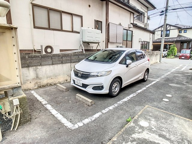 エル・フォルグ70の駐車場