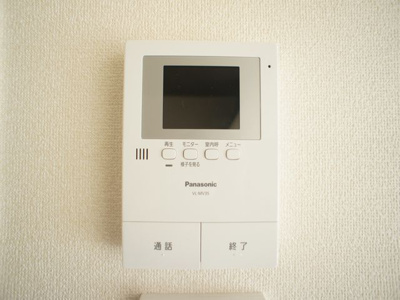 【セキュリティ】 | ヴィラーチェP | 訪問者の確認ができるTVドアホン付きです♪