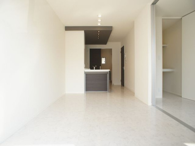 【居間・リビング】 | ヴィラーチェP | 開放感のあるオシャレなリビングです♪