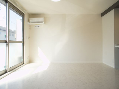 【居間・リビング】 | ヴィラーチェP | 快適に過ごせるエアコンが付いています♪