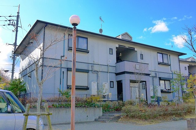 サンビレッジ学園前東坂　E棟の外観|外観もきれいです
