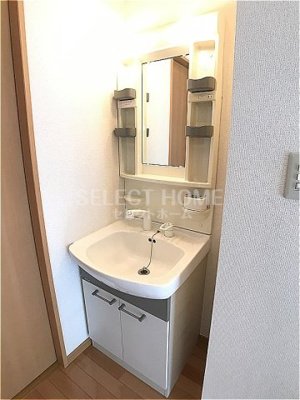 【独立洗面台】 | メゾネット椿中棟 | 独立洗面化粧台が付いています
同型タイプ