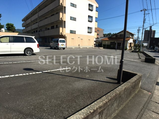 【駐車場】 | アンフィニ幸田 | 車をお持ちの方に嬉しい駐車場付きの物件です
