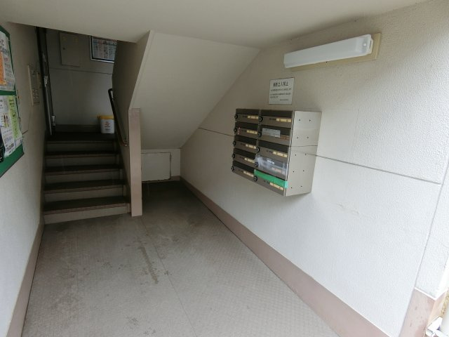 明舞12団地39号棟のエントランス
