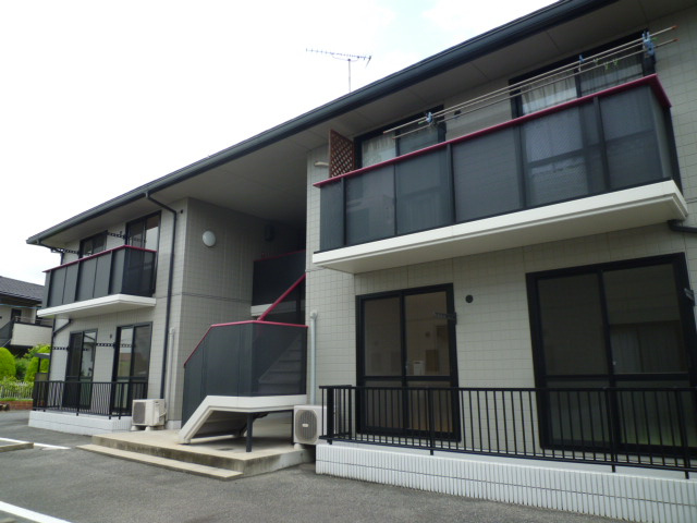 総社市井手のアパートの外観