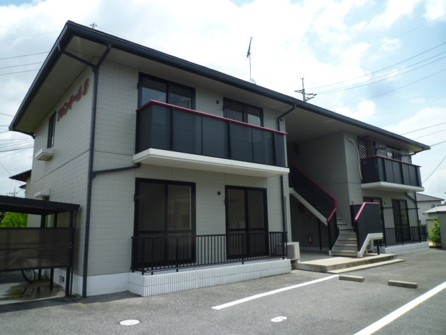 総社市井手のアパートの外観