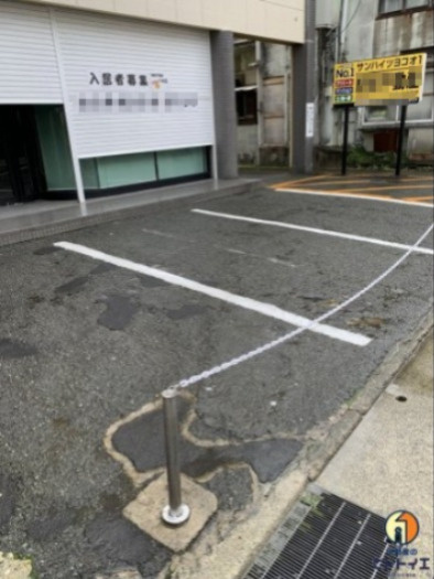 サンハイツヨコオ1　1階店舗テナントの駐車場