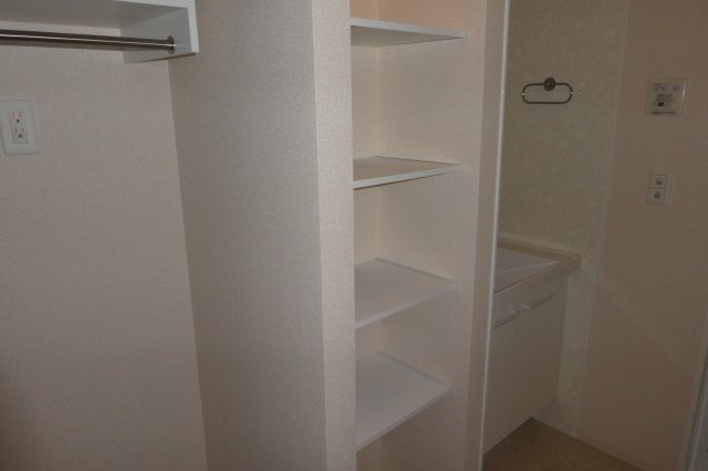 ＶＩＮＣＵＬＮＭ（ウィンクルム）Ｂの洗面所|洗濯機横棚