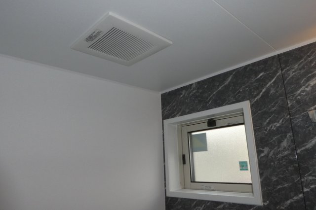 ＶＩＮＣＵＬＮＭ（ウィンクルム）Ｂの浴室|浴室換気扇・窓