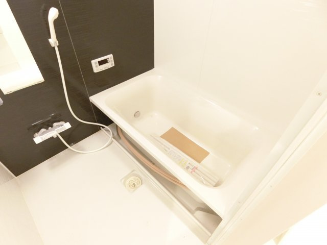 シャイロ205北野田の浴室