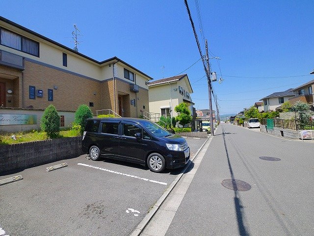 ベルデュール　クニミ　Ａの駐車場