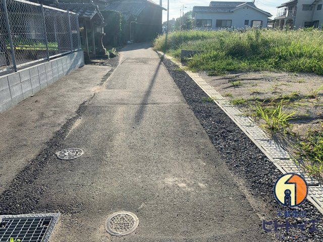 八女市室岡5区画分譲地の前面道路含む現地写真