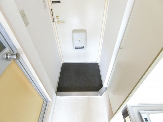 スカイ南花台の玄関