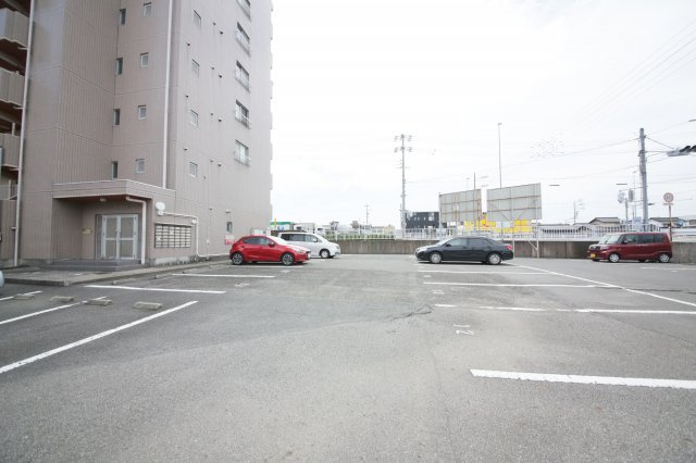 サンライフ有楽の駐車場
