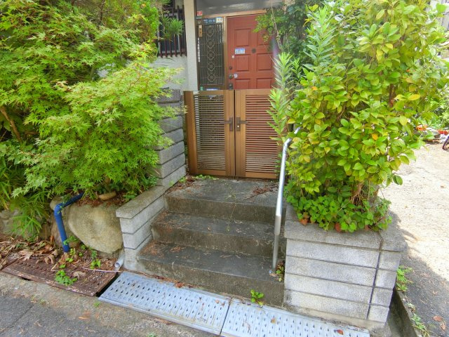 楠風台貸家のエントランス