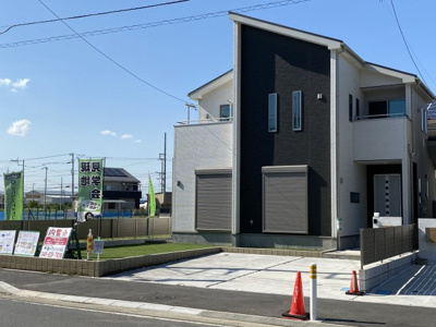 【外観】 | さいたま市緑区美園 52坪 太陽光発電付 全4棟 3号棟 | 南向きの土地52坪、カースペース2台、広々したお庭付の太陽光発電付の省エネ住宅です。