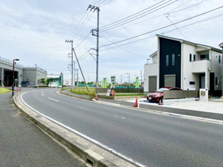 【前面道路含む現地写真】