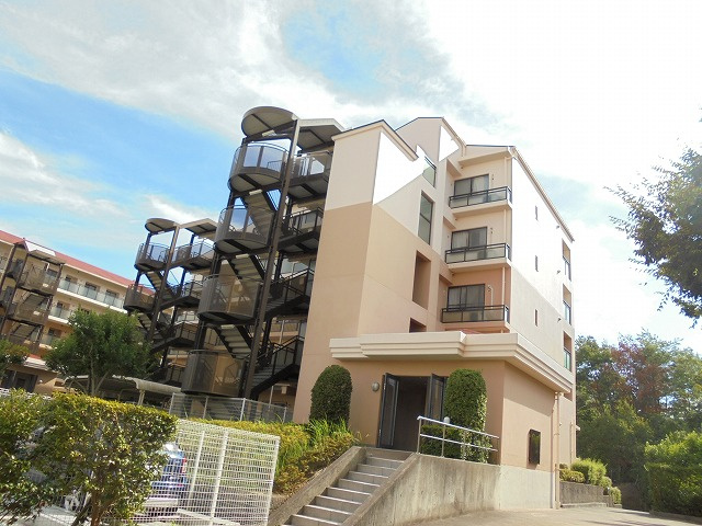 東急ドエル・アルス三田ウッディタウン中央Ｅ棟の周辺